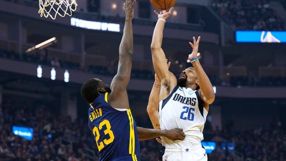 Curry injures left leg leading Warriors over Mavs 119-113
