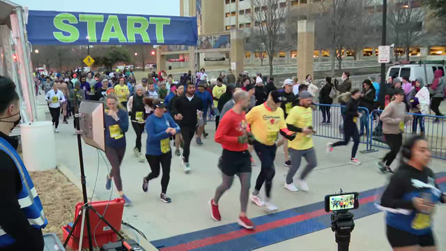 21,000 runners take part in Cowtown Marathon