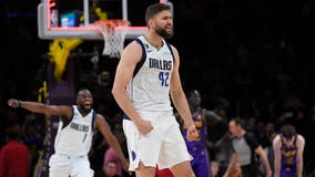 Maxi Kleber hits 3 at buzzer, Mavericks stun Lakers 111-110