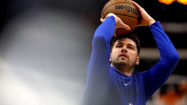 Kyrie Irving injures foot, Mavericks beat Trail Blazers 125-112 behind Doncic