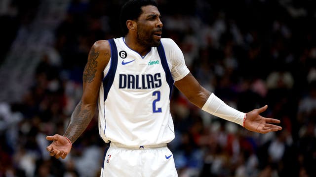 McCollum scores 32, Pelicans hold off Mavericks 113-106