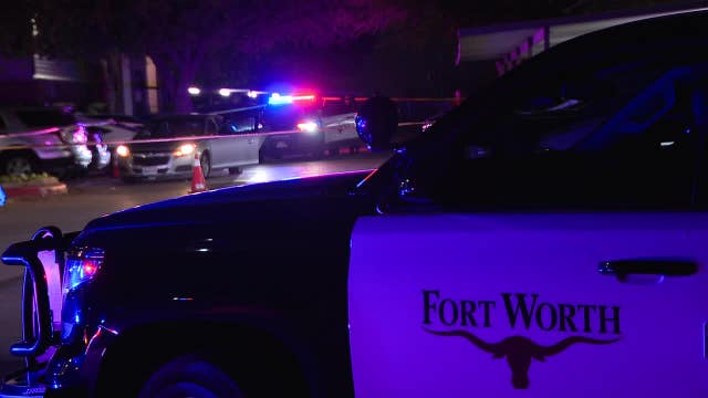 Fort Worth police investigating double shooting at apartment complex