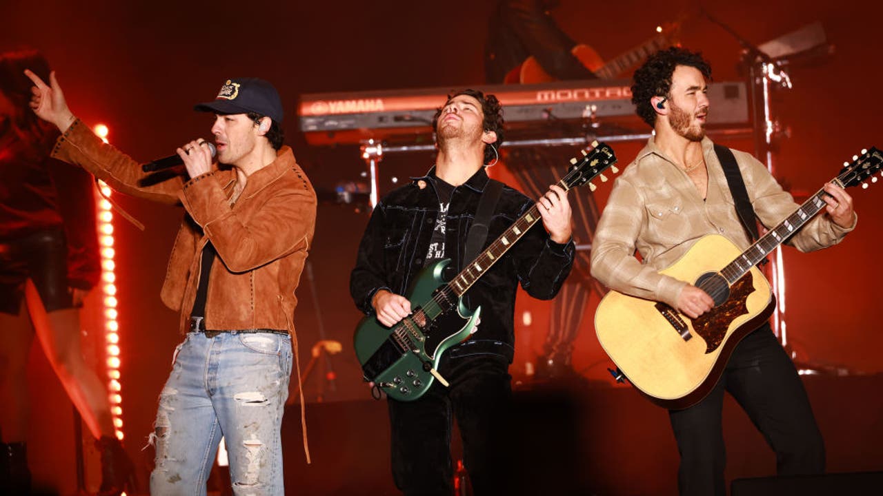 Jonas Brothers to hold show at Globe Life Field this summer