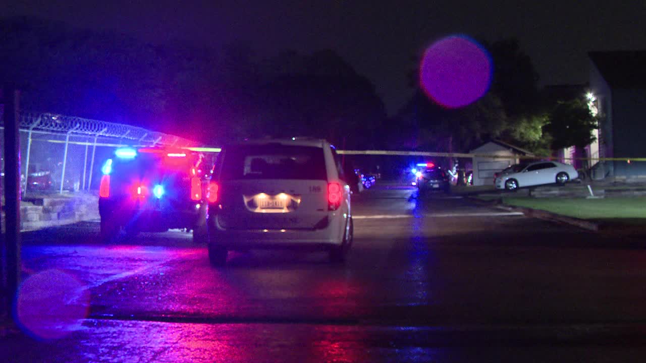 Fort Worth officer shoots woman armed with knife - Vimarsana News