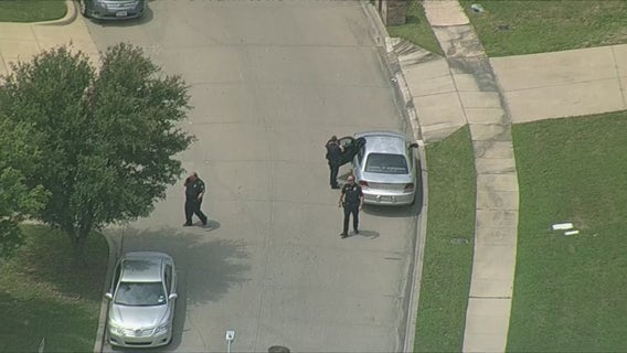 2 suspects in custody after Grand Prairie police chase
