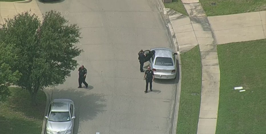 2 suspects in custody after Grand Prairie police chase