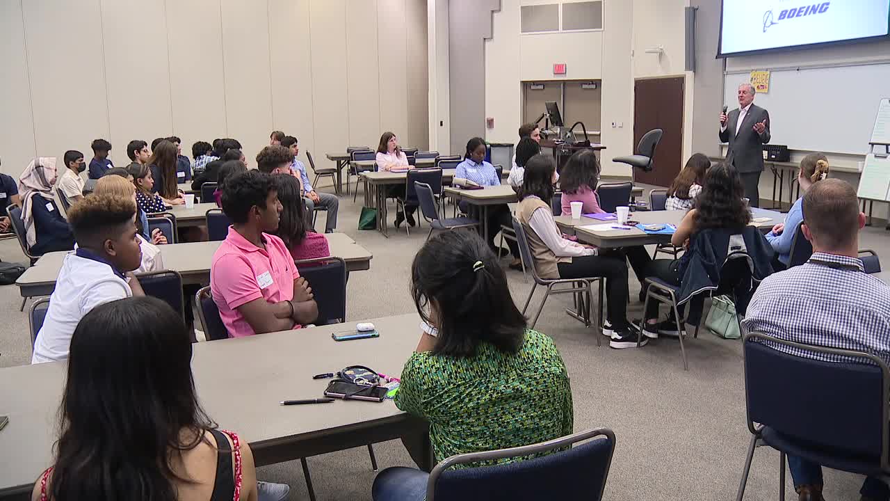 Plano mayor welcomes group of promising young summer interns - Vimarsana News