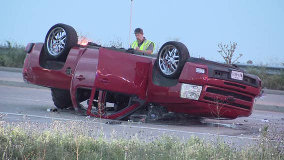 2 hurt in Fort Worth rollover crash