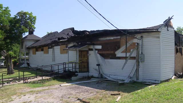 Dallas church holds worship after fire destroys building