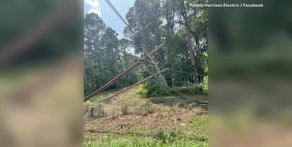North Texas crews, volunteers go to East Texas to help residents without power beat the heat