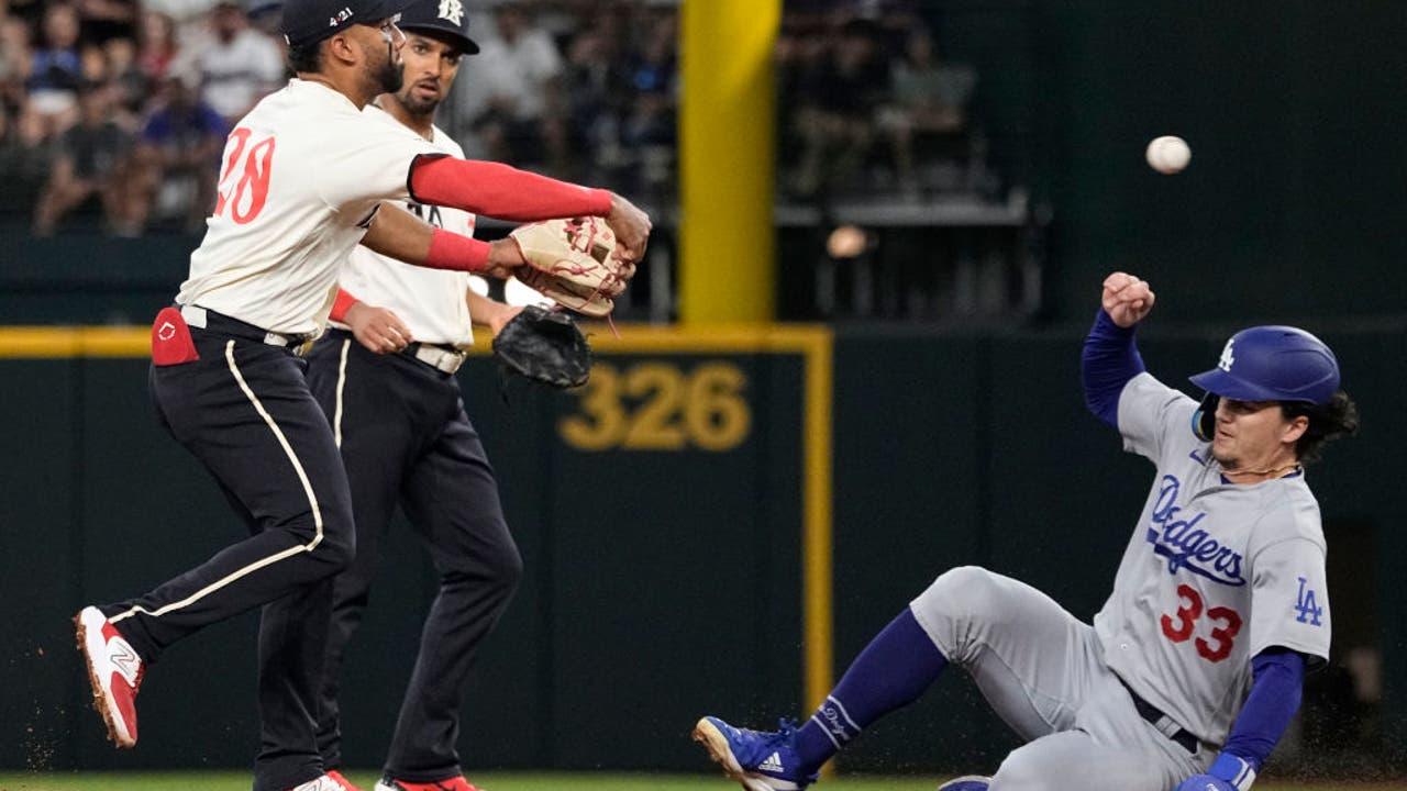 Rangers All-Star SS Corey Seager leaves game vs. Dodgers after hurting hand