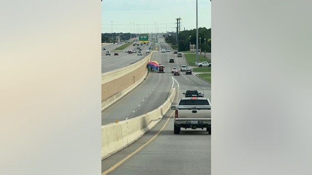 Hot air balloon lands on 75 in McKinney