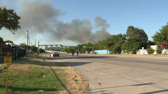 Large grass fire damages bridge in South Dallas