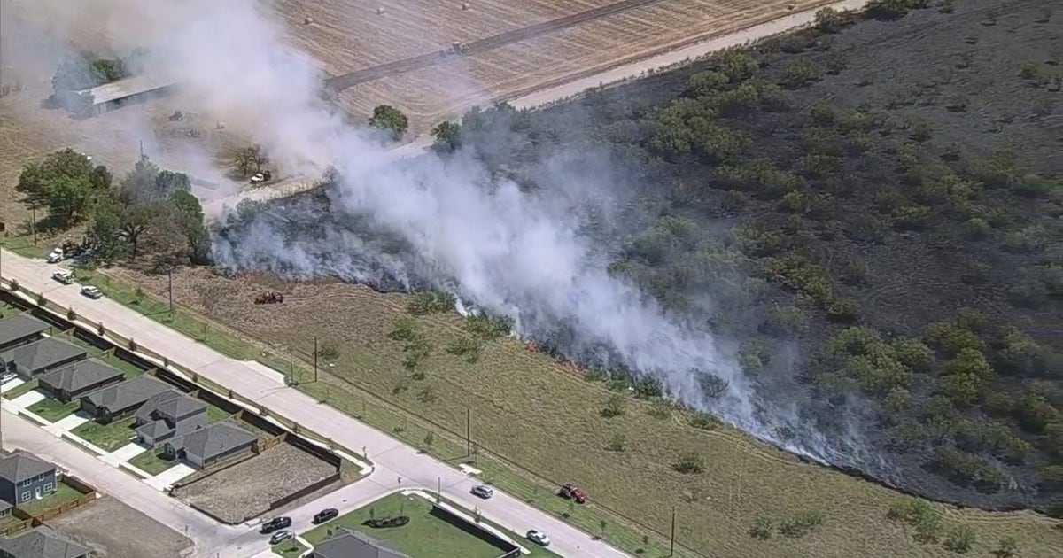 Crews battle brush fire near homes in Krum | FOX 4 Dallas-Fort Worth