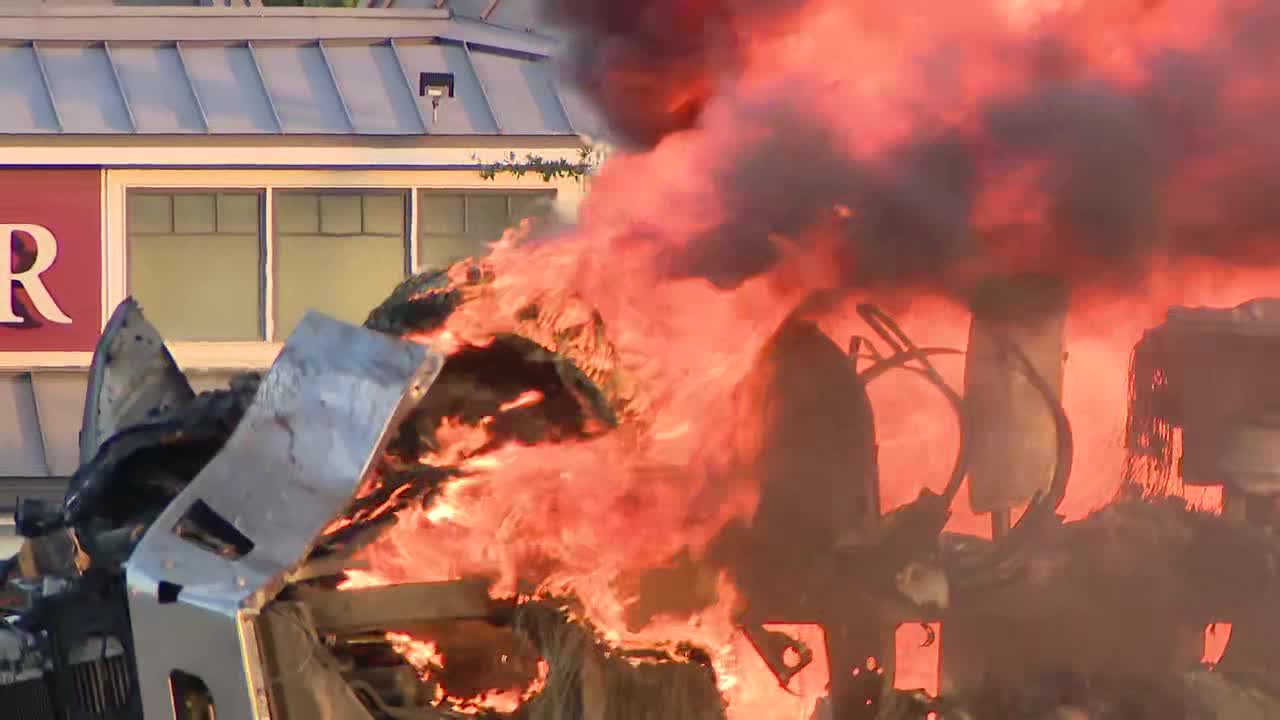 Fiery tanker truck crash on Hwy. 75 in Plano injures 2