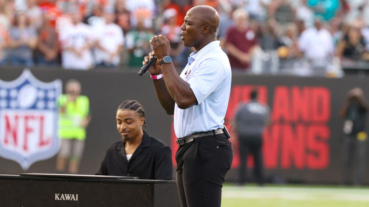 Watch Dallas Cowboys great Demarcus Ware sings the national anthem