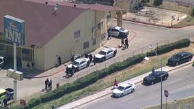 Dallas police shoot armed suspect at Pleasant Grove motel