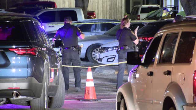 1 injured in shooting during attempted robbery at Fort Worth apartment complex