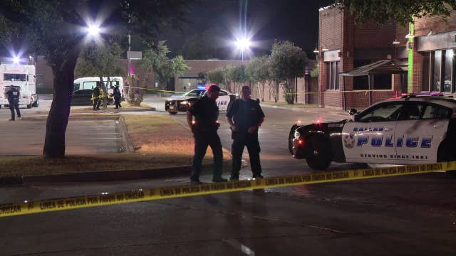 Dallas police officer shot during carjacking, suspects still at-large