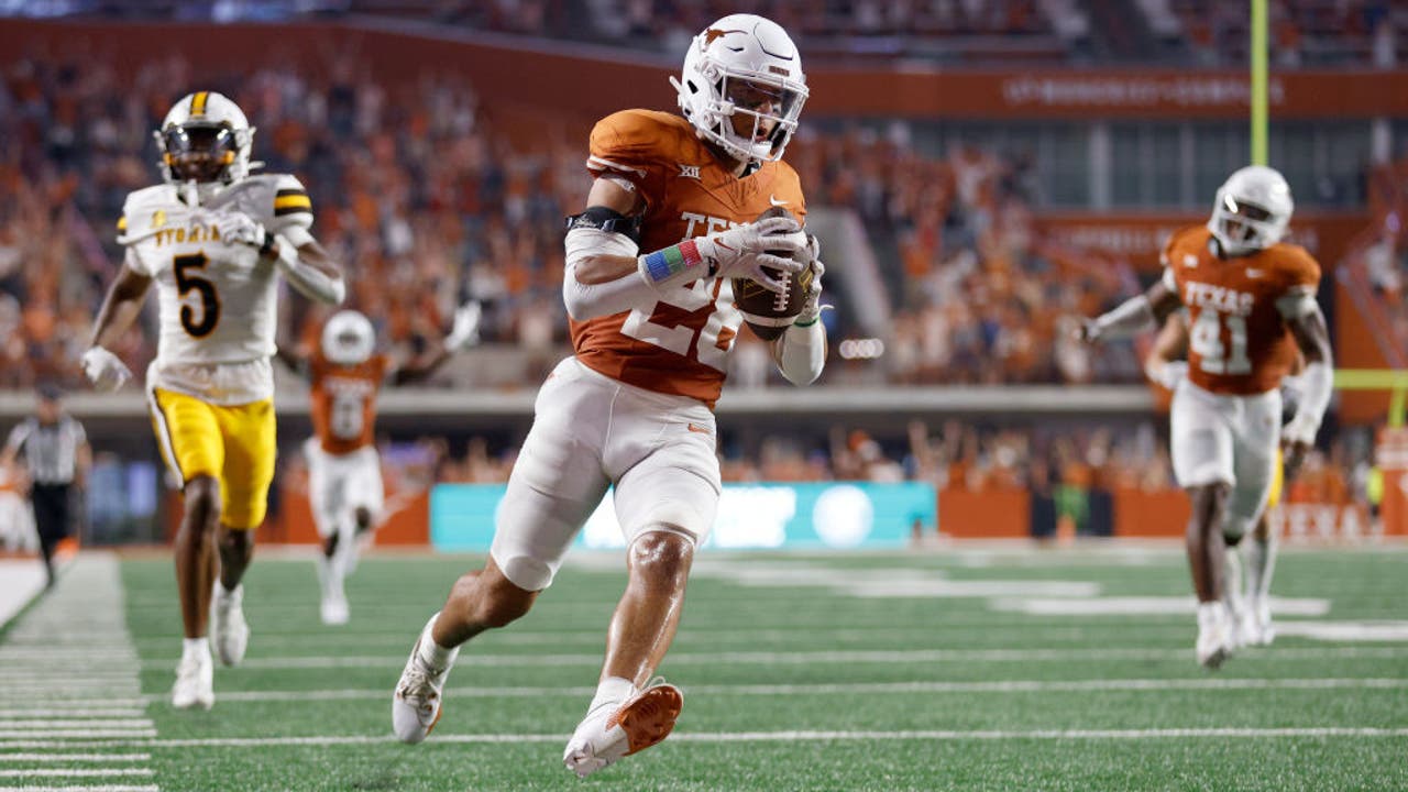 Worthy TD Sparks No. 4 Texas As Longhorns Pull Away Late From Wyoming ...