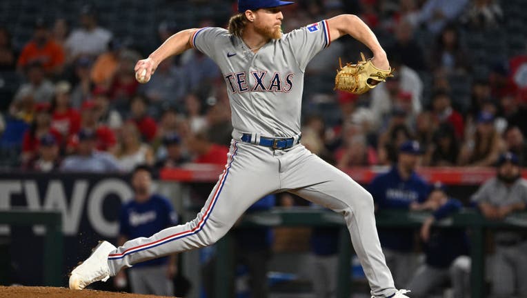 ANAHEIM, CA - SEPTEMBER 25: Texas Rangers pitcher Jonathan