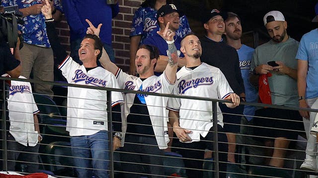 Creed surprises Texas Rangers fans at Globe Life Field during ALCS Game 3