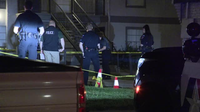 Woman's boyfriend shot by her ex-boyfriend while picking up her child in Arlington, police say