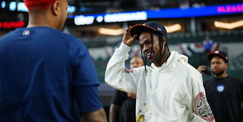 Famous fans take in Rangers-Astros Game 3 in Arlington