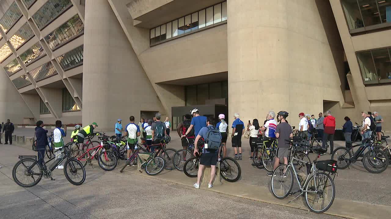 Dallas City Council members bike to city hall as they work on city’s new bike plan