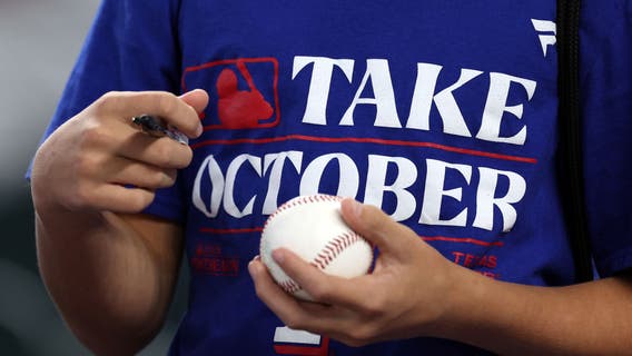 Texas Rangers players will be signing autographs this weekend