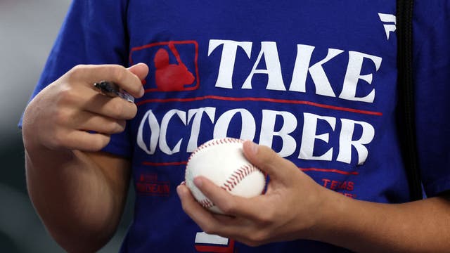 Texas Rangers players will be signing autographs this weekend