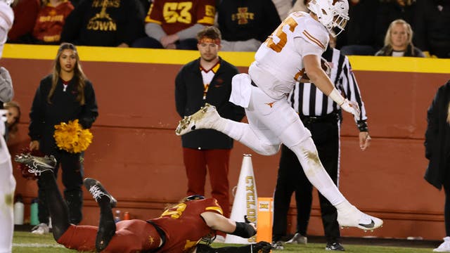 No. 7 Texas stays alone atop Big 12 after pulling away from Iowa State for a 26-16 win