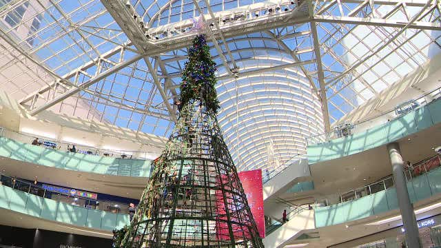 Galleria Dallas begins putting up newly-redesigned Christmas tree
