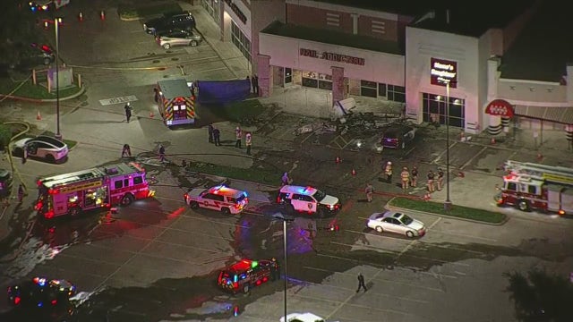 Plano plane crash: Pilot killed in fiery crash at shopping center parking lot