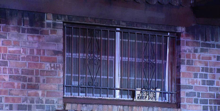 Burglar bars trap 2 men in burning Fort Worth home