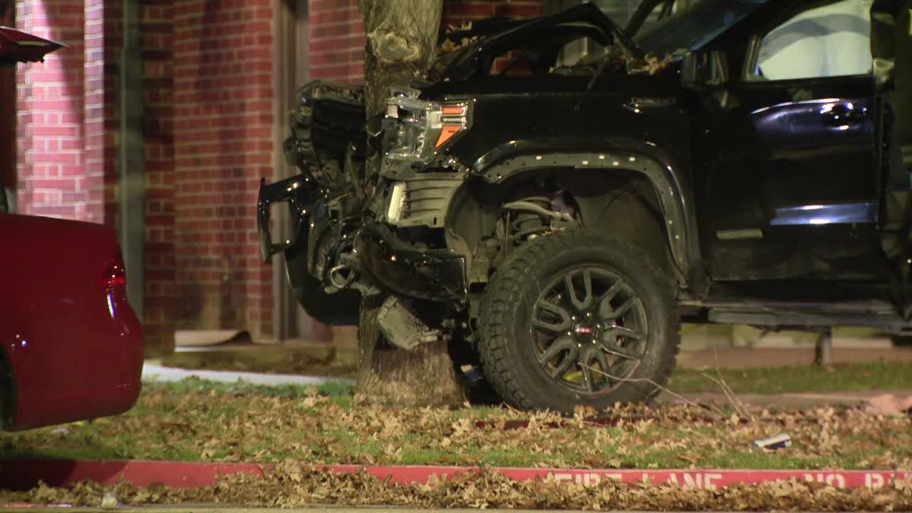 Victims crash into tree after West Dallas triple shooting Victims crash into tree after West Dallas triple shooting