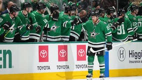 Hintz completes hat trick with 7.9 seconds left in overtime as Stars beat Blackhawks 5-4