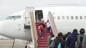 Texas begins flying migrants from southern border to Chicago