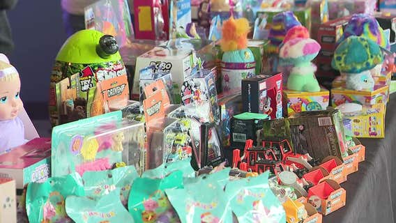 Richardson restaurant holds Christmas toy giveaway for families in need