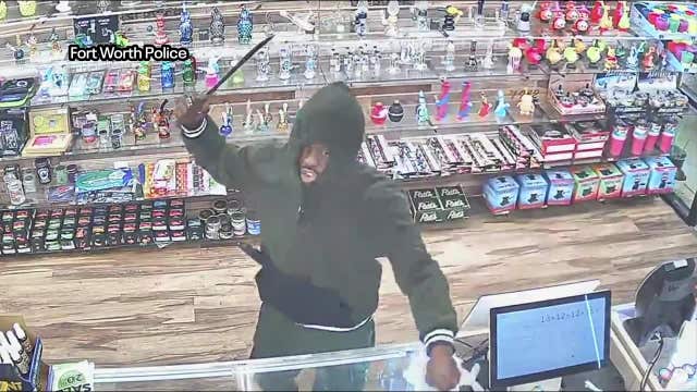 Fort Worth police searching for man who used machete in robbery