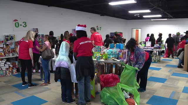 Tarrant Co. Sheriff's Office, The Potter's House hold Christmas for Children of the Incarcerated event