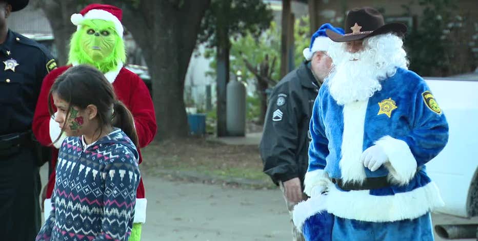 Dallas County Sheriff's Office hands out gifts, holds community event at mobile home park