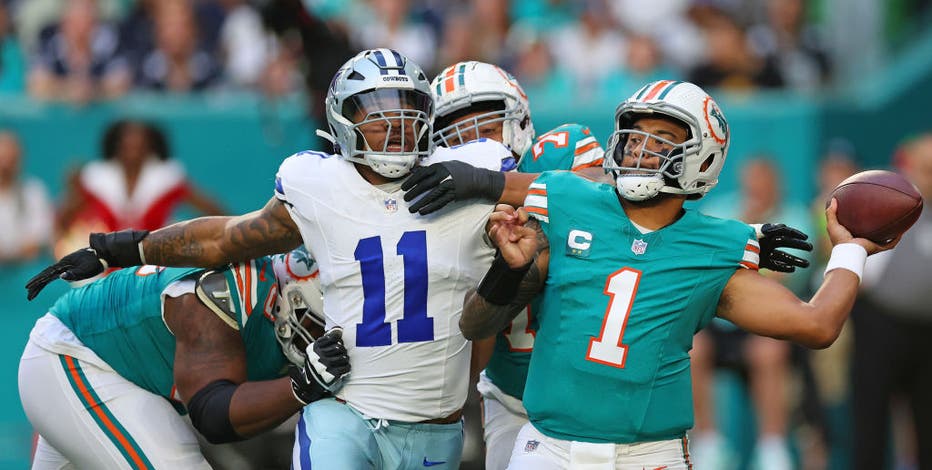 Cowboys' Micah Parsons upset with officials after loss to Dolphins: 'Free me dawg!!!'
