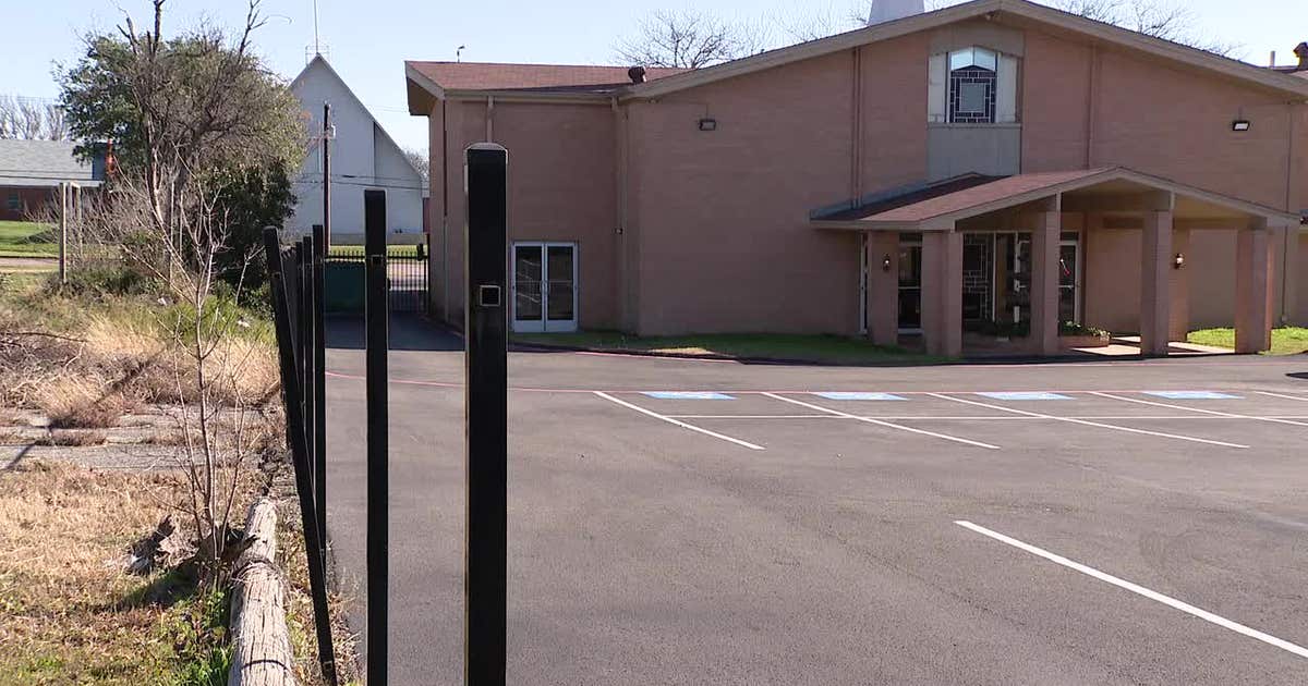 Fence installed to prevent theft stolen from Oak Cliff church | FOX 4 ...