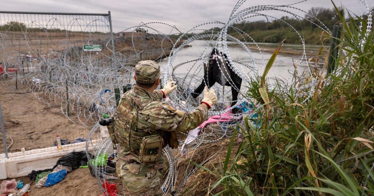 Supreme Court allows federal agents to cut razor wire Texas installed ...
