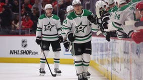 Roope Hintz scores twice to lift the Stars over the Red Wings 5-4