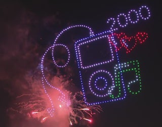 Video: Dallas recibe el Año Nuevo 2024 con show de drones y fuegos  artificiales