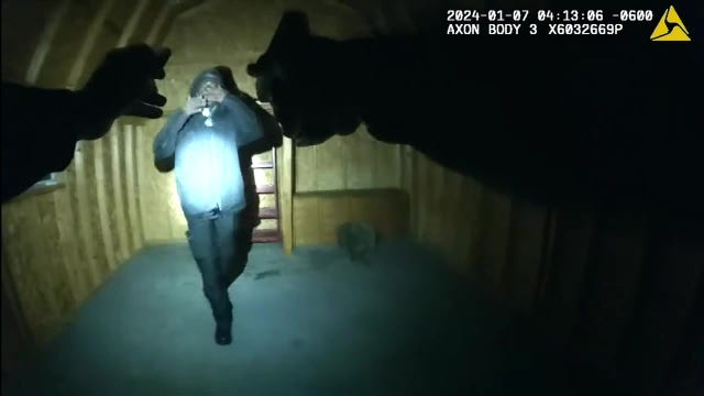 Video: Fort Worth officer shoots robbery suspect who reached for his gun