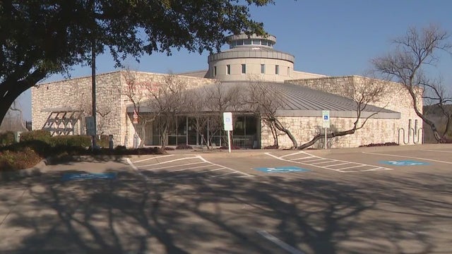 Teen used fake money to buy AR-15, leading to deadly shooting outside Dallas library, court docs say