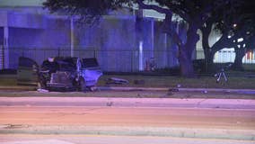 Single-vehicle crash in Dallas leaves 1 dead after crashing into light pole